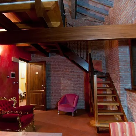 Castello Di Trisobbio Hotel *