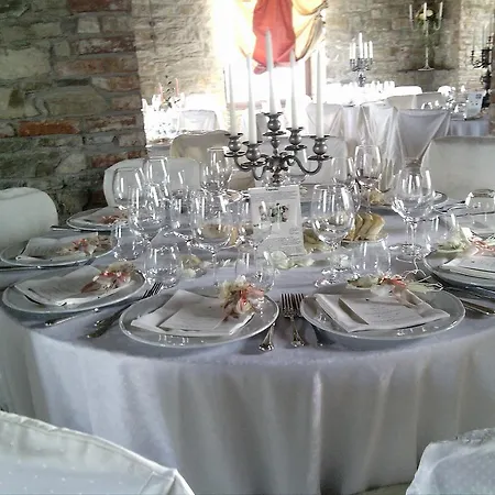 فندق Castello Di Trisobbio