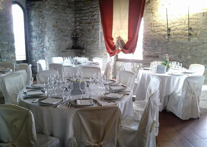 Castello Di 호텔 *